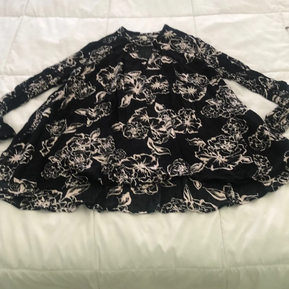 Free People oversized free style high low long sleeve blouse w V-neck front